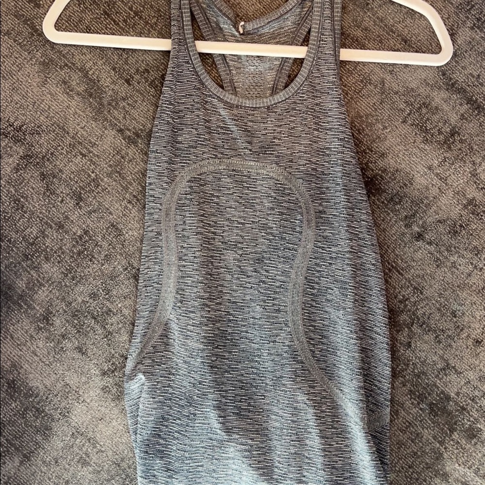 Size 6 lulu tank